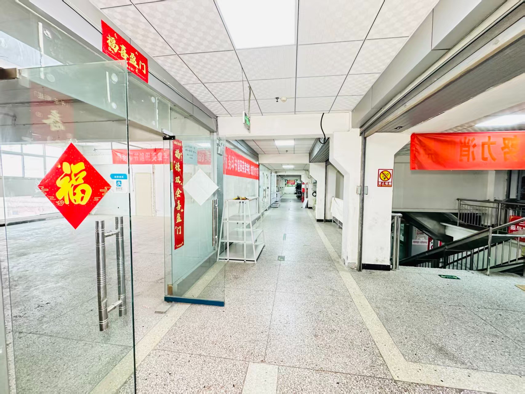 中弘卓越新天地灵活办公空间，满足企业不同发展阶段需求 ✨ 商业配套完善，助力企业快速成长 ✨ AI产业资源链接，共建创新生态 ✨ 办公、展示、运营一体化空间  现在入驻，抢占AI产业发展新赛道！_COPY