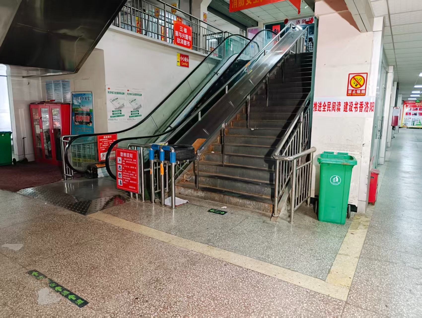 中弘卓越新天地春都路副食文化园现面向社会招商，写字楼、商铺多种面积灵活出租，欢迎企业办公、商贸经营、电商直播、仓储展示、创业开店等项目入驻。_COPY